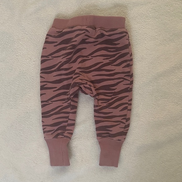 🌱 FREE WITH PURCHASE COTTON ON Plum and Black Zebra Joggers SIZE 12-18 MONTHS - Picture 2 of 3